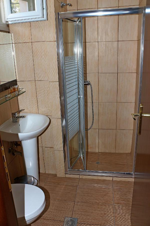 Kristal Hotel Принос Экстерьер фото