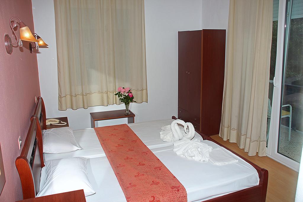 Kristal Hotel Принос Номер фото